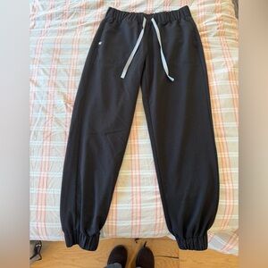 FIGS Black Jogger Scrub Pants – Size Small